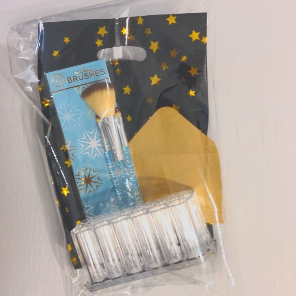 Makeup Brush Holder and Makeup Brush Gift Set